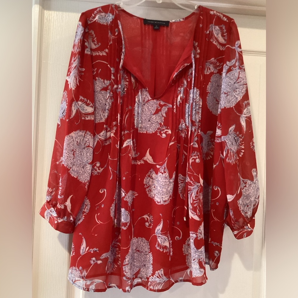 Gorgeous Tommy Hilfiger floral blouse